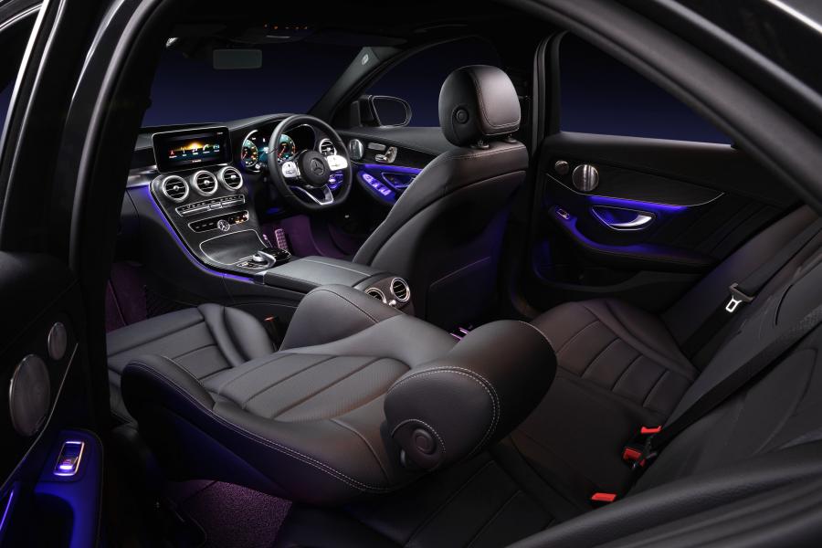 Интерьер Mercedes-Benz C200 AMG Line (W205) 2018 года  (AU) (фото 2 из 40)